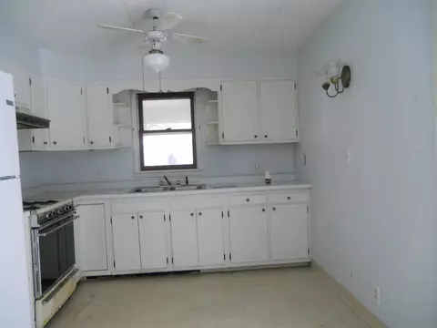 112 S College St, Macomb, IL 61455 photo 2