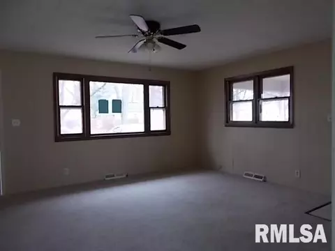 112 S College St, Macomb, IL 61455 photo 6
