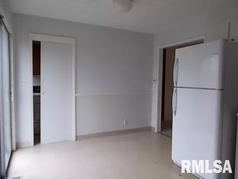 112 S College St, Macomb, IL 61455 photo 4