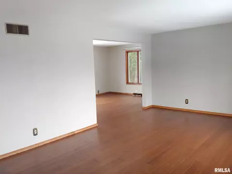 606 Devonshire Rd, Washington, IL 61571 photo 4