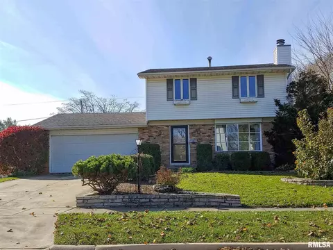 606 Devonshire Rd, Washington, IL 61571 photo 2