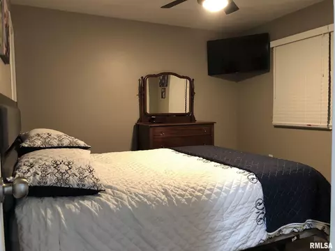 1418 Thomas St, Macomb, IL 61455 photo 9