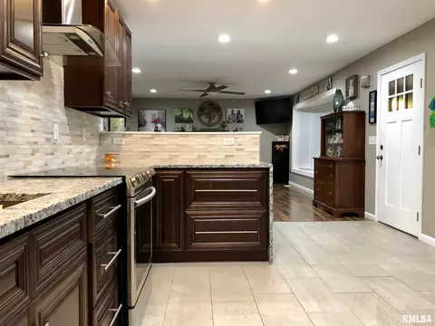 1418 Thomas St, Macomb, IL 61455 photo 5