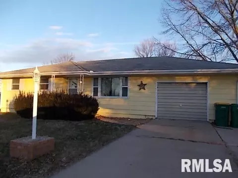 332 S Verzel St, Macomb, IL 61455 photo 1