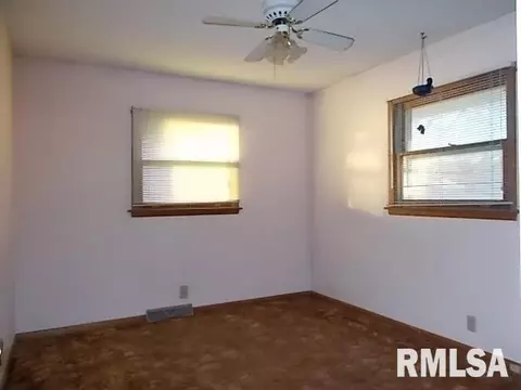 332 S Verzel St, Macomb, IL 61455 photo 7