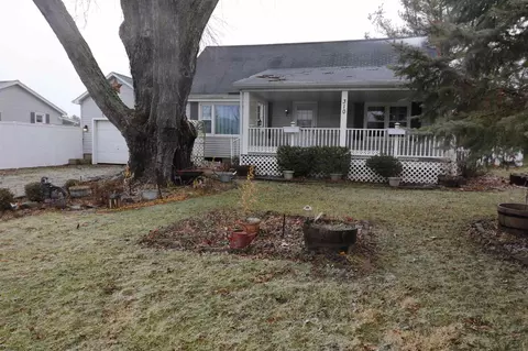 310 N 6th St, Dunlap, IL 61525 photo 2