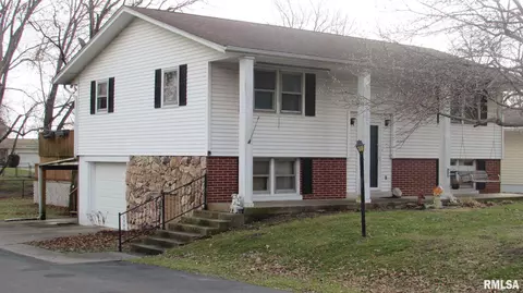 600 Oak St, Delavan, IL 61734 photo 1