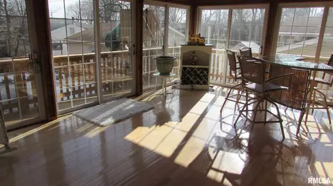600 Oak St, Delavan, IL 61734 photo 8