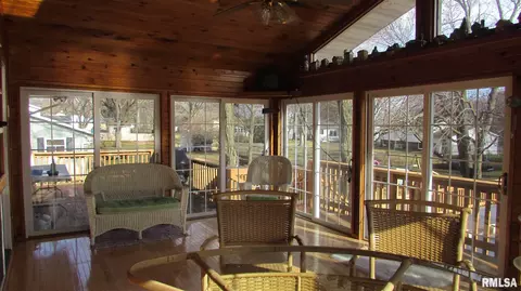 600 Oak St, Delavan, IL 61734 photo 10