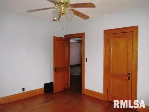 121 W 4th St, Delavan, IL 61734 photo 11