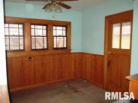 121 W 4th St, Delavan, IL 61734 photo 5