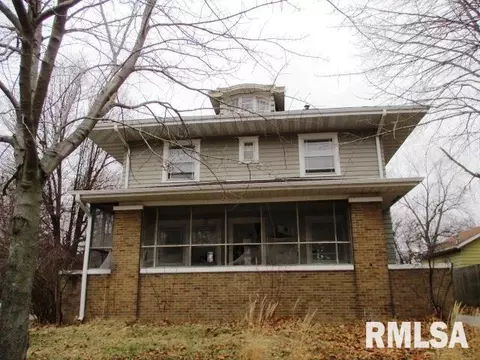 121 W 4th St, Delavan, IL 61734 photo 1