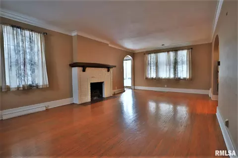 114 N Kickapoo Ter, Peoria, IL 61604 photo 4