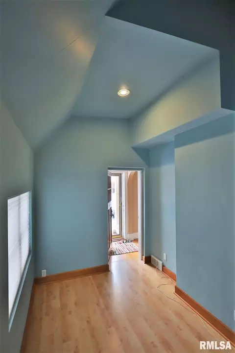 114 N Kickapoo Ter, Peoria, IL 61604 photo 14