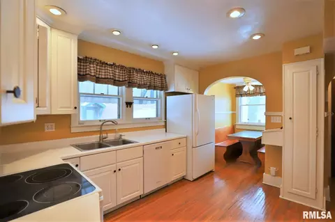 114 N Kickapoo Ter, Peoria, IL 61604 photo 5