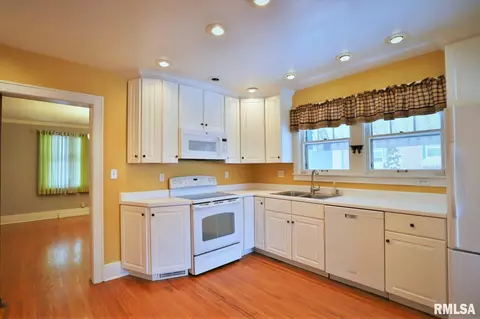 114 N Kickapoo Ter, Peoria, IL 61604 photo 6
