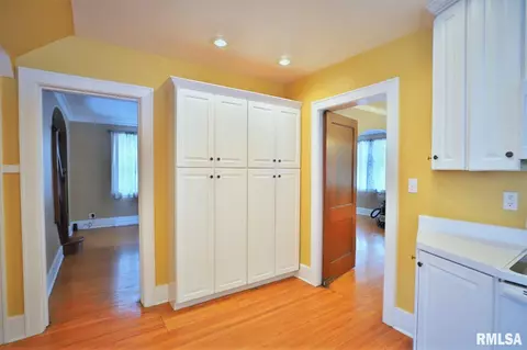 114 N Kickapoo Ter, Peoria, IL 61604 photo 8