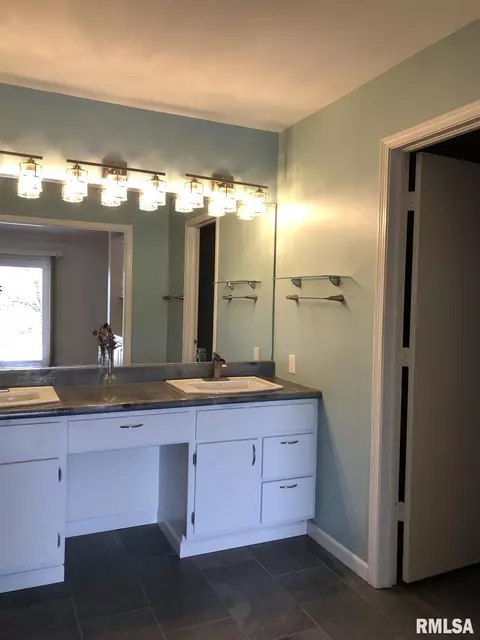 18 Richard Dr, Macomb, IL 61455 photo 20