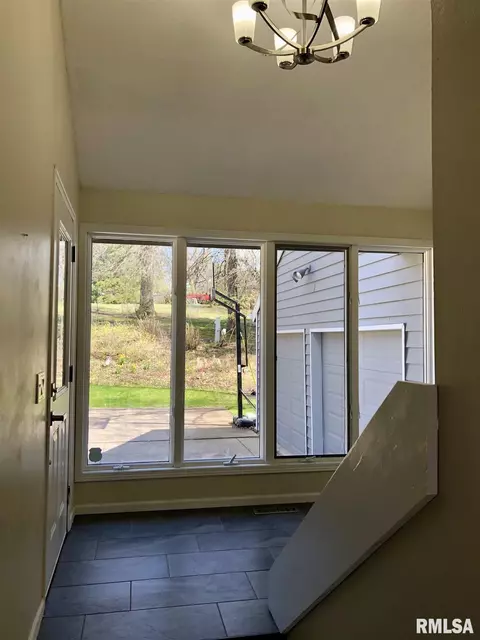 18 Richard Dr, Macomb, IL 61455 photo 3