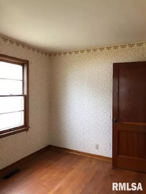 914 E Piper St, Macomb, IL 61455 photo 8