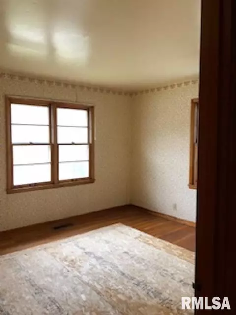 914 E Piper St, Macomb, IL 61455 photo 9