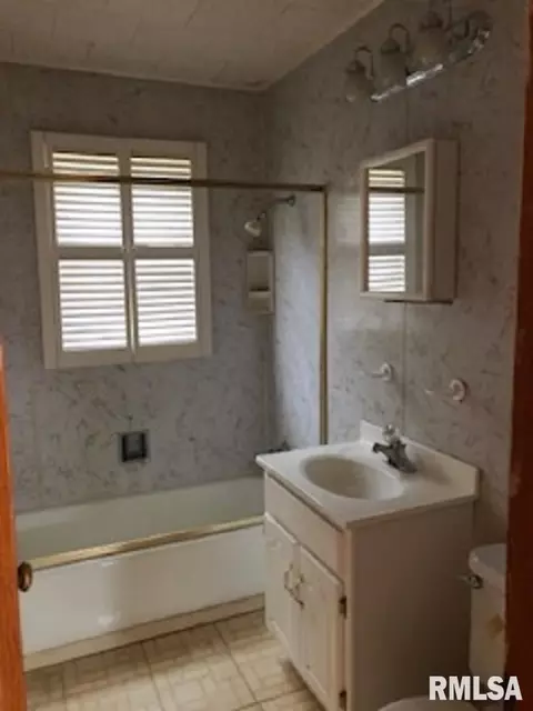 914 E Piper St, Macomb, IL 61455 photo 6