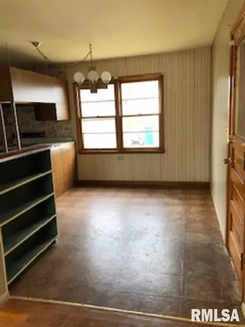 914 E Piper St, Macomb, IL 61455 photo 3
