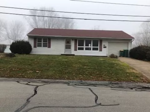 914 E Piper St, Macomb, IL 61455 photo 1