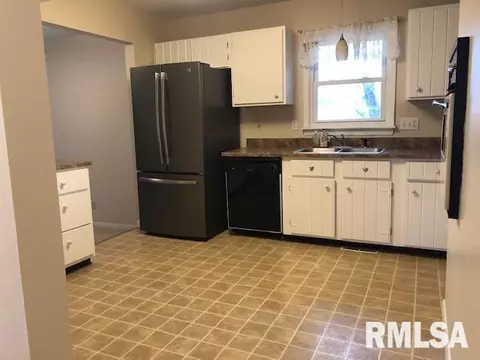 307 Meadow Dr, Macomb, IL 61455 photo 10