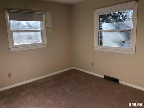 307 Meadow Dr, Macomb, IL 61455 photo 22