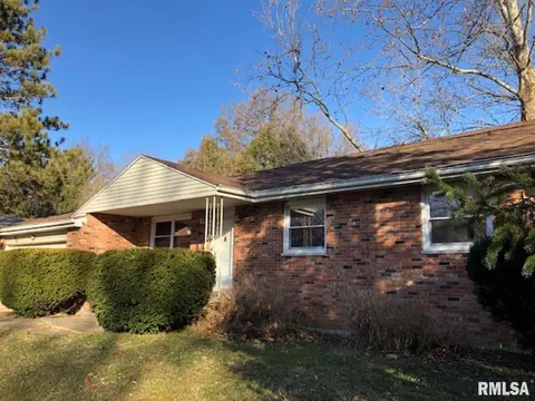 307 Meadow Dr, Macomb, IL 61455 photo 4