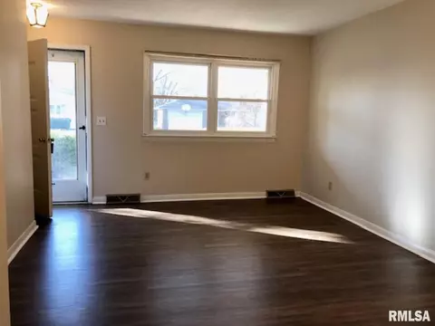 307 Meadow Dr, Macomb, IL 61455 photo 6
