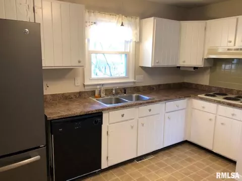307 Meadow Dr, Macomb, IL 61455 photo 11