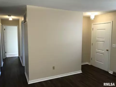 307 Meadow Dr, Macomb, IL 61455 photo 8