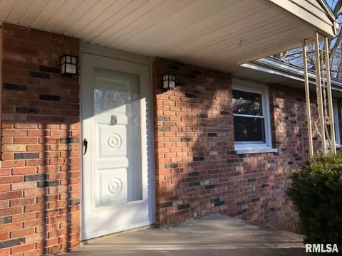 307 Meadow Dr, Macomb, IL 61455 photo 2