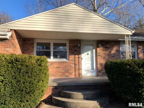307 Meadow Dr, Macomb, IL 61455 photo 3