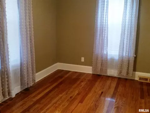 607 Baxter Ct, Canton, IL 61520 photo 7