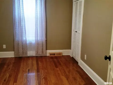 607 Baxter Ct, Canton, IL 61520 photo 9