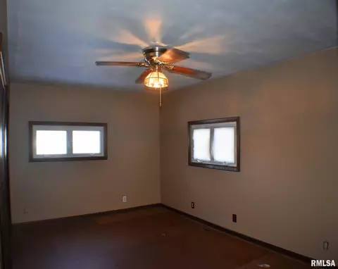 1053 E Myrtle St, Canton, IL 61520 photo 14