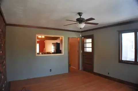 1053 E Myrtle St, Canton, IL 61520 photo 3