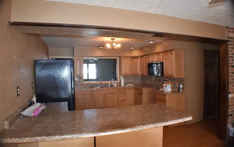 1053 E Myrtle St, Canton, IL 61520 photo 5