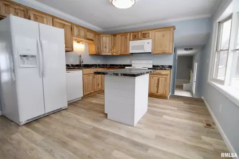 5 Gale Ct, Pekin, IL 61554 photo 9