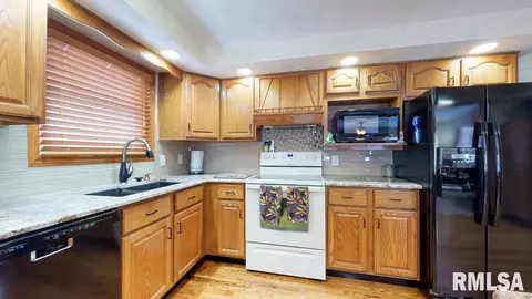 3129 W Chartwell Rd, Peoria, IL 61614 photo 7