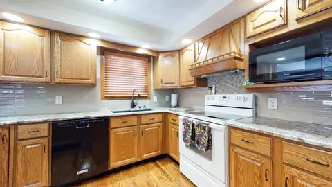 3129 W Chartwell Rd, Peoria, IL 61614 photo 4
