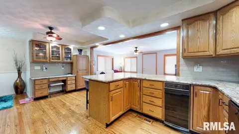 3129 W Chartwell Rd, Peoria, IL 61614 photo 6