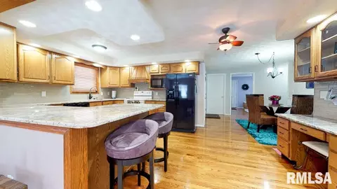 3129 W Chartwell Rd, Peoria, IL 61614 photo 5