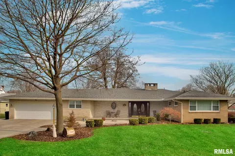807 E 1st St, Delavan, IL 61734 photo 39