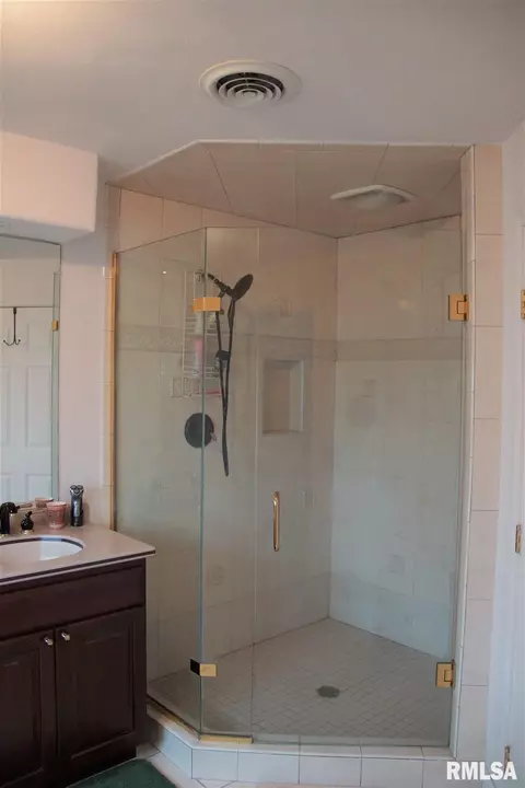 807 E 1st St, Delavan, IL 61734 photo 27