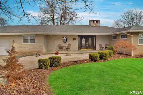 807 E 1st St, Delavan, IL 61734 photo 3
