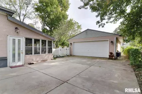 408 W 3rd St, Delavan, IL 61734 photo 33
